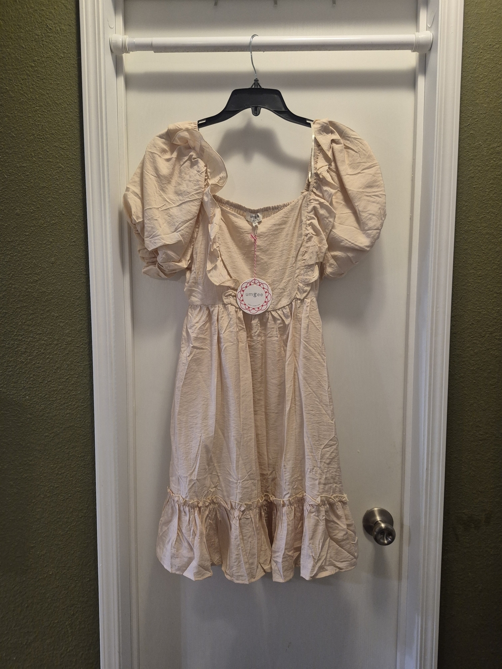 Cream Puff-Sleeve Dress